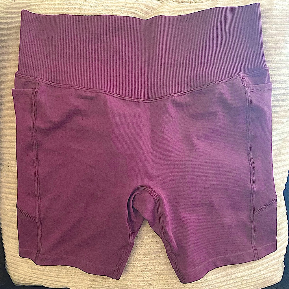 Victoria’s Secret PINK ACTIVE NWOT Maroon Yoga Bike Shorts with pockets